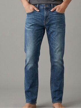 American Eagle Outfitters Extreme Flex Original Straight Jeans in Dark Blue Wash